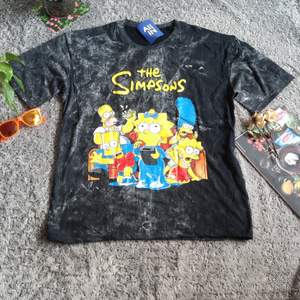 Snygg oversized t-shirt The Simpsons .Helt Ny t-shirt  . Passar både för tjejer och killar : )