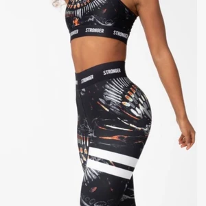 Stronger set  - Säljer detta fina stronger set då det inte används mer! Tighetsen för 450kr , Toppen för 300kr eller båda för 650kr! Byxorna har ett superlitet hål som inte syns men som jag ändå lagat!