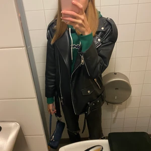 Champion hoodie - As Nice champion hoodie storlek S, nypris 499kr säljer för 200kr. Använd 1 gång på bilden. Kontakta för att köpa samt med info❤️