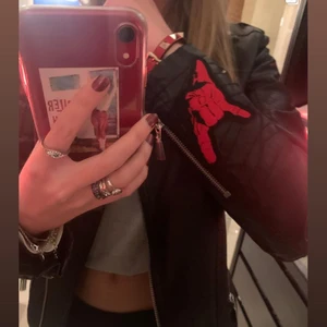 Skinnjacka - Faux skinnjacka som i ca storlek S, lite slitage på kragen:)