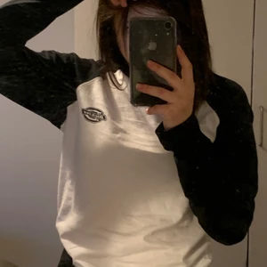 Dickies tröja - Jättefin dickies tröja nyinköpt men ha knappt används något 