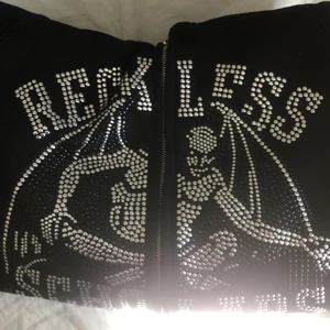 Reckless Scholars zip (kom med bud!!) - Cond 9/10 endast tagit ut och testat i spegeln, alla tags och tillbehör finns kvar. Kom med bud!
