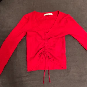 Röd tröja  - Röd tröja väldigt stretchig