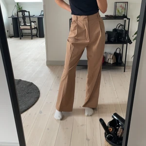 Zara - Helt oandvända byxor från zara med prislapp på! 