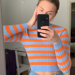 Zara tröja  - Populär tröja från zara som tyvärr inte kommer till användning. BUD: 290kr budgivningen avslutas fredag 26/3 kl 12.00