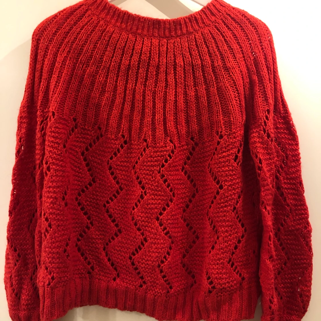 Röd stickad tröja - 90