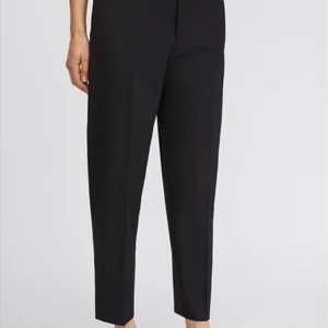 Filippa K, Karlie trouser, strl S - Nya med lappen kvar! Skitsnygga kostymbyxor med perfekt passform. Nypris 1900 kr. 