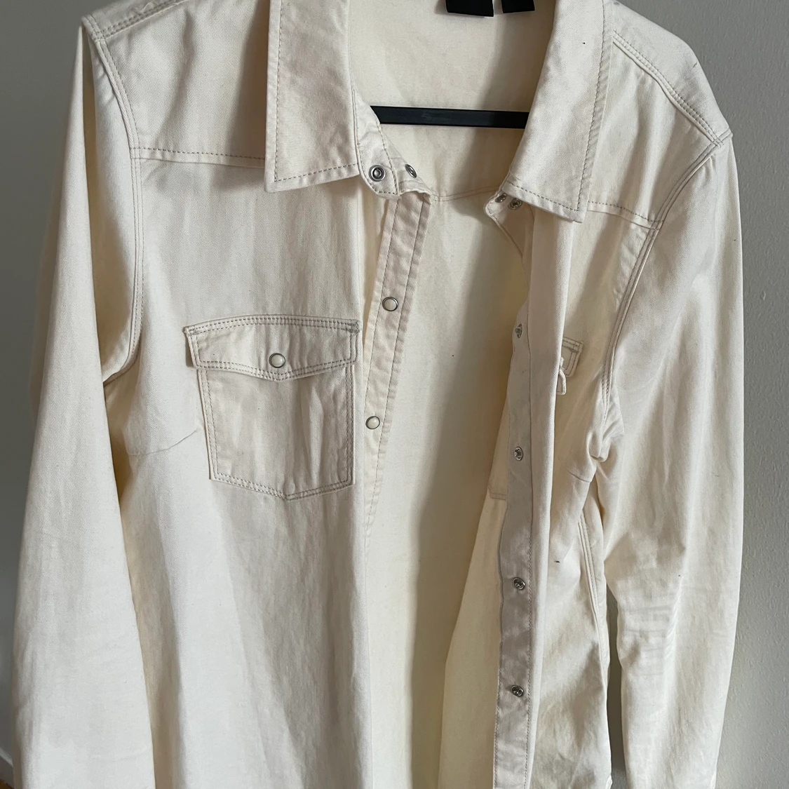 Beige skjorta från Vero Moda