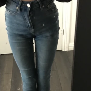 Blå jeans - Ett par blå skinny jeans som är knappt använda någonting. Väldigt fint skick.💕
