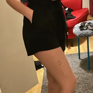 Paperbag shorts  - Säljer då jag inte använder dom längre, shortsen ser ut och känns som nya då jag knappt använt dom
