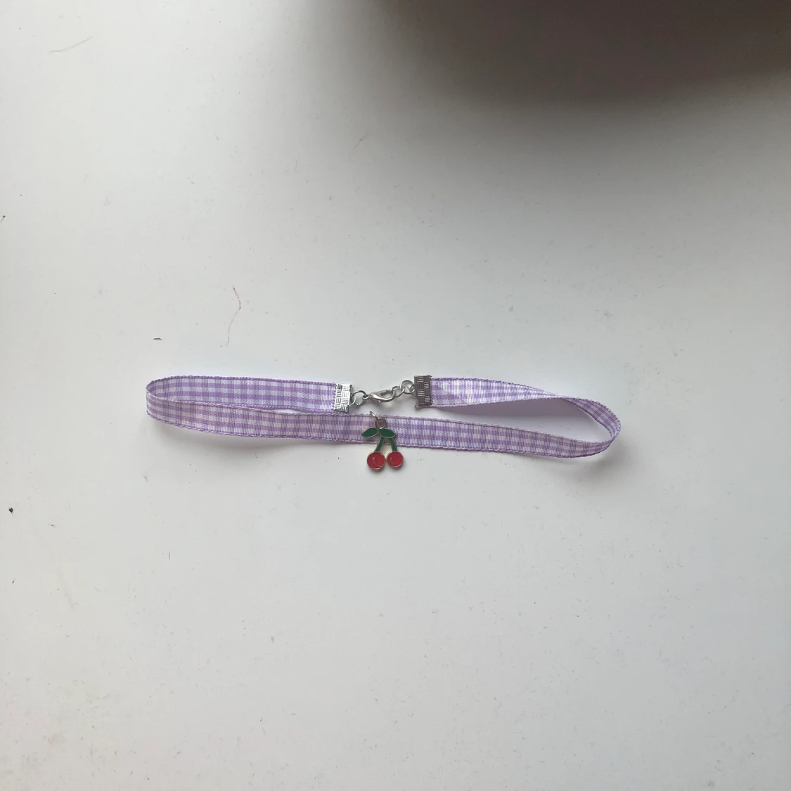 Lila choker med körsbär - 90