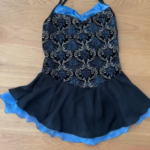 Konståknings dräkt storlek s  - Super fin konståknings dräkt i storlek s och bra skick