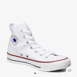 Helt nya vita converse all star HI i jätte fin skick men som inte passade i storlek på mig :( letar efter ett kämpe som skulle vilja gå 1000 mil i de ❤️