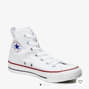 Converse all star HI - Helt nya vita converse all star HI i jätte fin skick men som inte passade i storlek på mig :( letar efter ett kämpe som skulle vilja gå 1000 mil i de ❤️