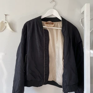 Bomberjacka - Svart bomberjacka strl XL fint skick