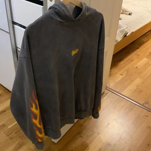 Pull &Bear hoodie - I bra skick använd ca 5 ggr. Storlek S