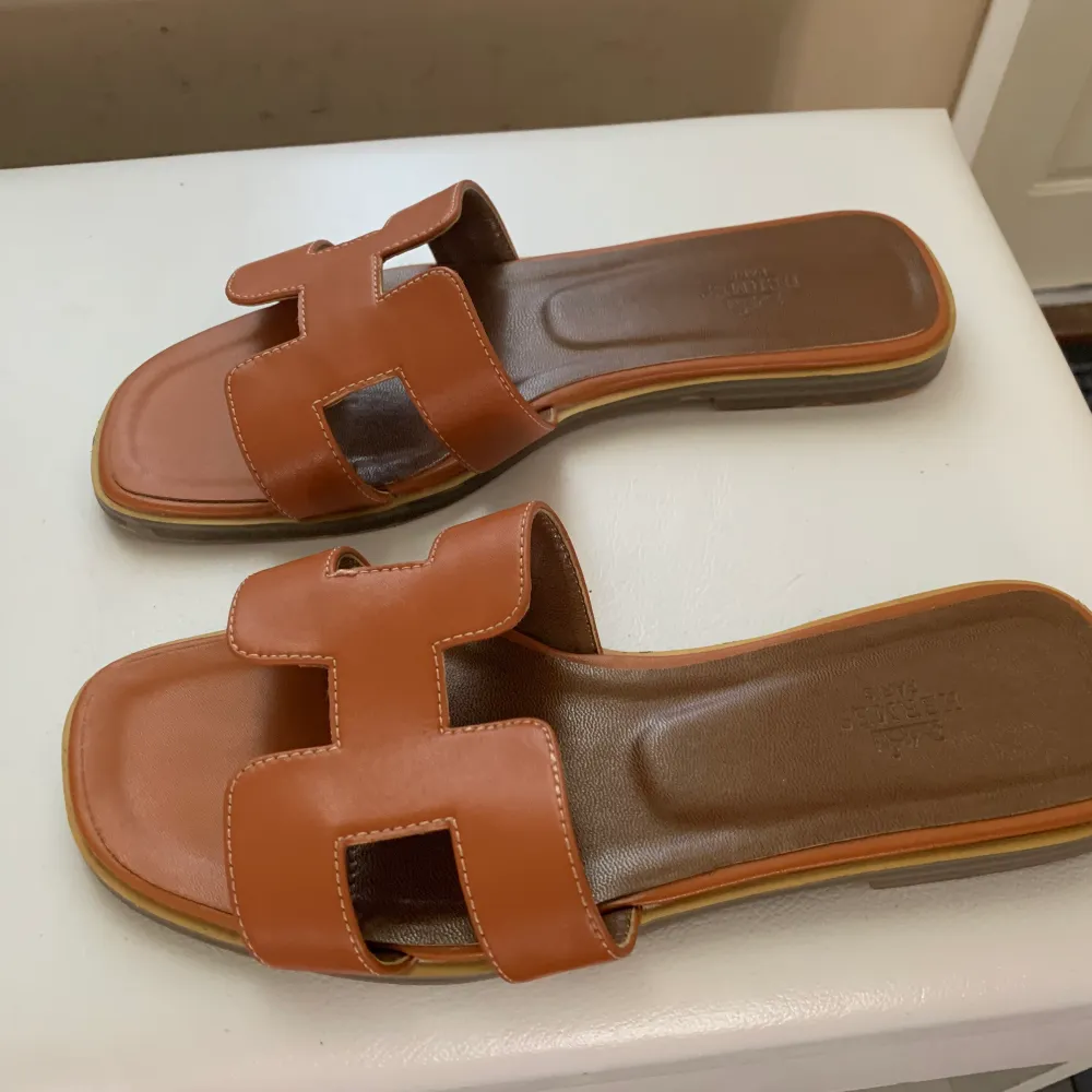 Super fina Hermes sandaler- Ej original. Äkta läder  . Skor.