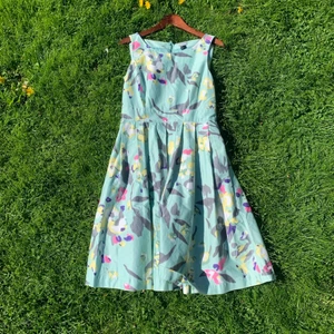 Klänning med FICKOR - Superfin sommar klänning med fickor och dolt blixtlås i ryggen!