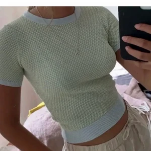 Zara tröja storlek S❤️ - Fin tröja från zara storlek s❤️ första bild är en lånad bild 