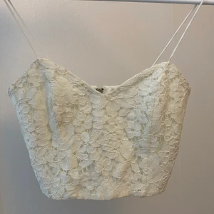 Vit topp - Köpt för ett år sen från Turkiet, använd några gånger. Passar för XS och S. 