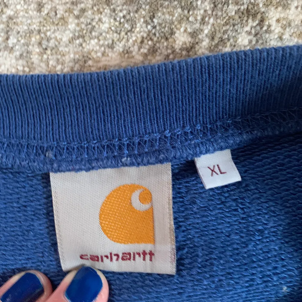 Cool tröja från Carhartt. Storlek XL men sitter snyggt oversized på mig som vanligtvis har S. Säljer för 150 kr, men pris går att diskutera. Köparen står för frakten, 72 kr❤️❤️. Tröjor & Koftor.