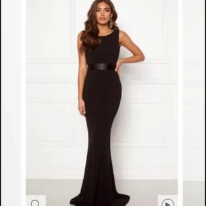 Festklänning - Använt 1 tillfälle. Helt ny bra skick. Köpte för 800.