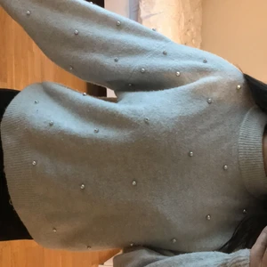 Mjuk beige tröja  - Mjuk tröja från H&M, storlek XS. 