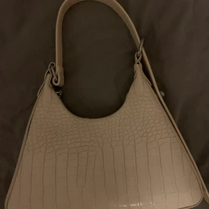 Beige väska  - Beige väska från SHEIN, aldrig använd. 