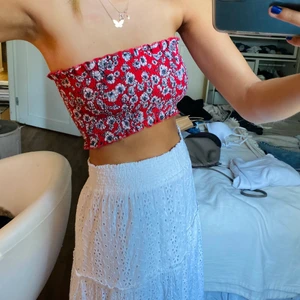 Bandeau topp - Säljer denna söta bandeau topp från Gina Tricot i storlek S💚💚