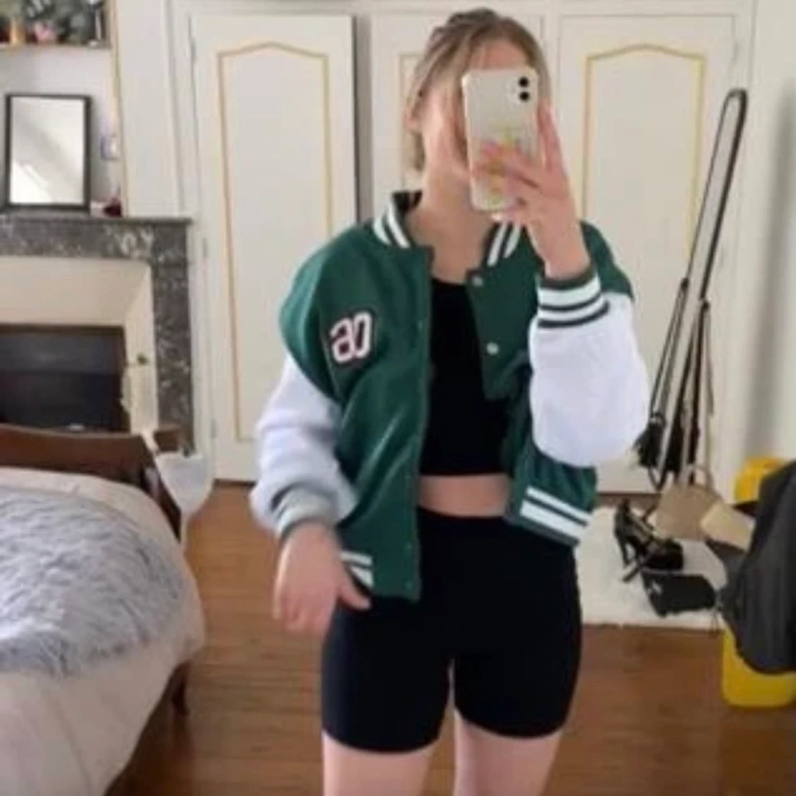 Grön och beige tröja/jacka  - 90