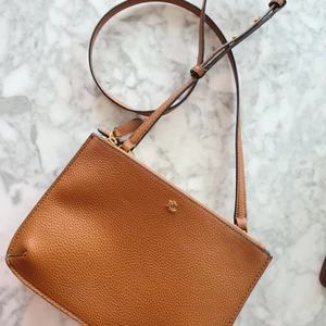 Ralph lauren väska oanvänd. - Oanvänd fin ralph lauren väska. Köpt på zalando