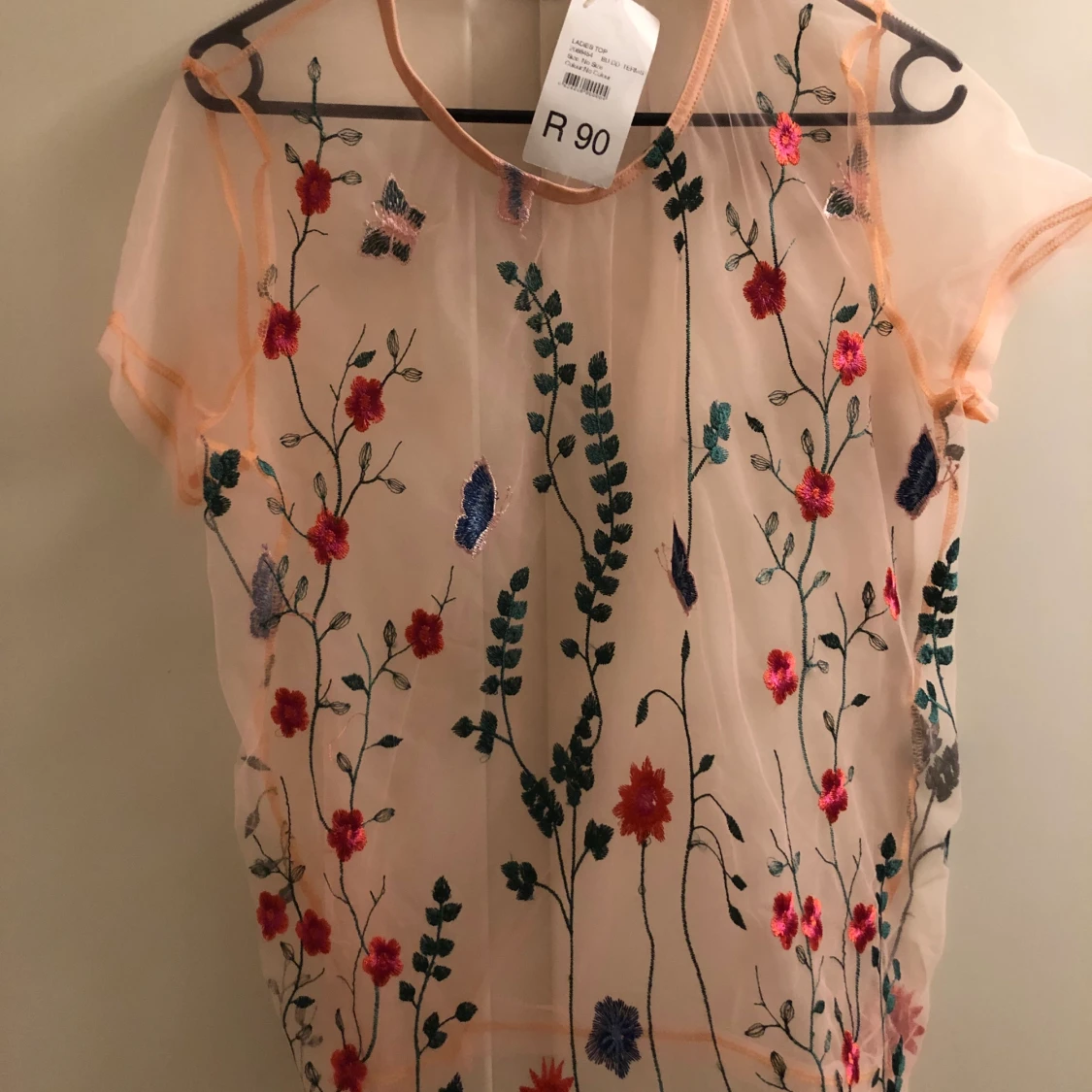 Rosa genomskinlig blommig T-shirt