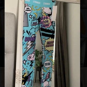 Stronges tights - Stronger träningstights aldrig använda med lappen kvar. Köptes nya för 799 säljes för 600 kr I storlek xs. Köparen betalar frakt💓