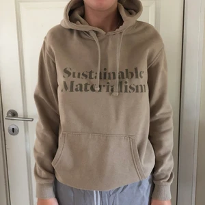 Beige hoodie - Fin beige hoodie från Pull&bear i storlek L