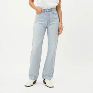Rowe extra high jeans från weekday, i storlek 24 längd 30