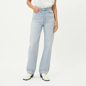 Weekday rowe jeans  - Rowe extra high jeans från weekday, i storlek 24 längd 30