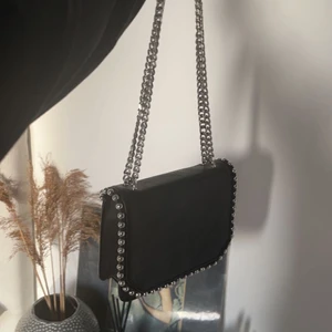 Väska - Poppis väska, kommer ej till användning💕 överkropp och även axelväska💕