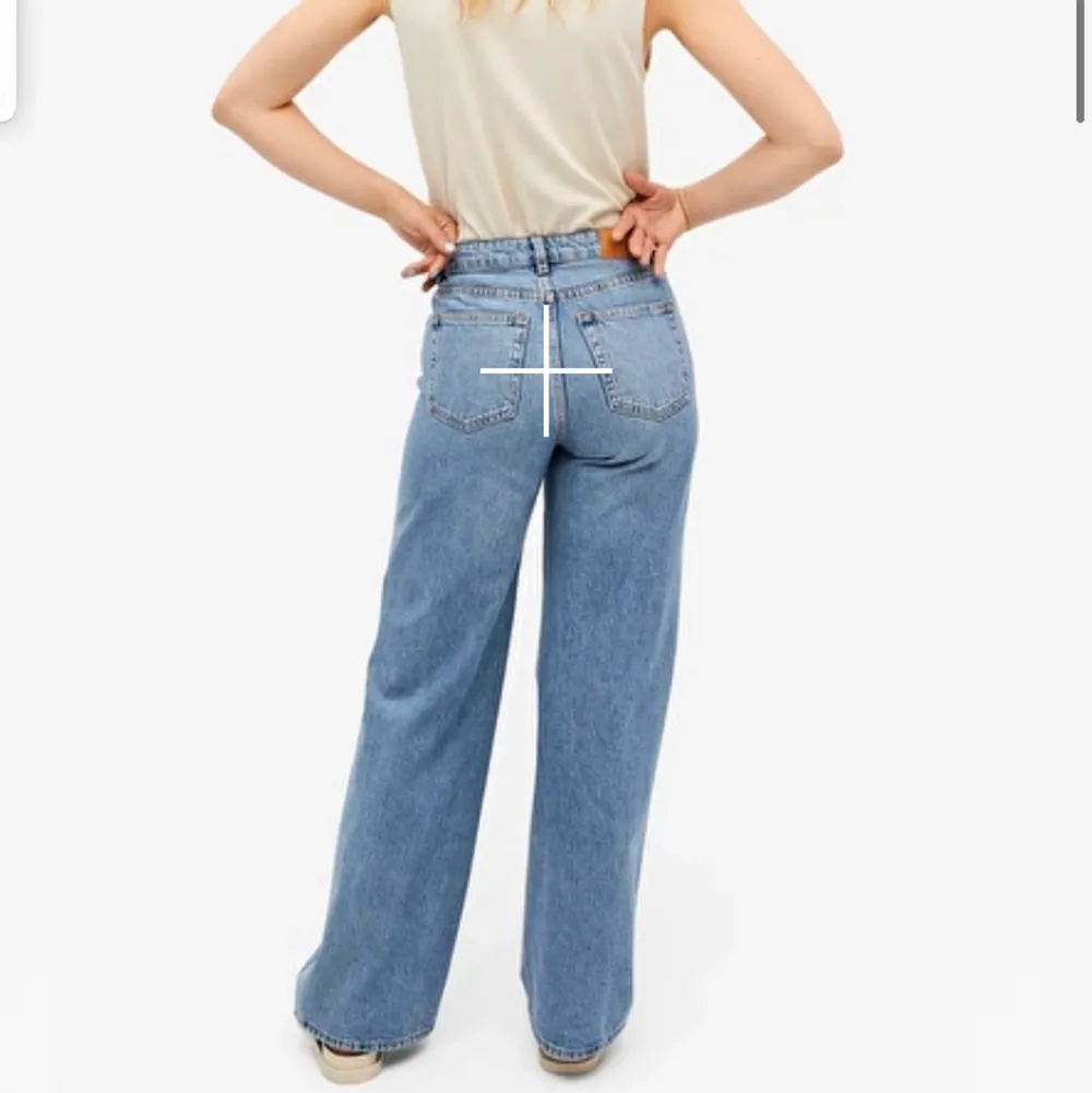 Monki jeans i bra skick. Jag säljer dem för att dem blivit för små:( storlek 27, motsvarar runt en storlek 36. Jeans & Byxor.