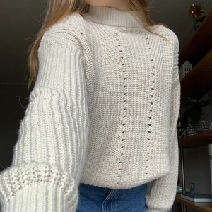 Stickad tröja 💓😋🙏 - Intressekoll på denna fina stickade tröja från Gina💓😋 Super fint skick, använd. Passar XS-S men även en liten M💓 Buda i kmt! Nypris 300kr 😋 köp direkt för 220 inklusive frakt ❤️ Buda inklusive frakt 📦 