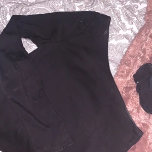 1 arm tröja  - Tröja från Gina i strl M använd högst 2 ggr. Säljer pga för stor för mig 