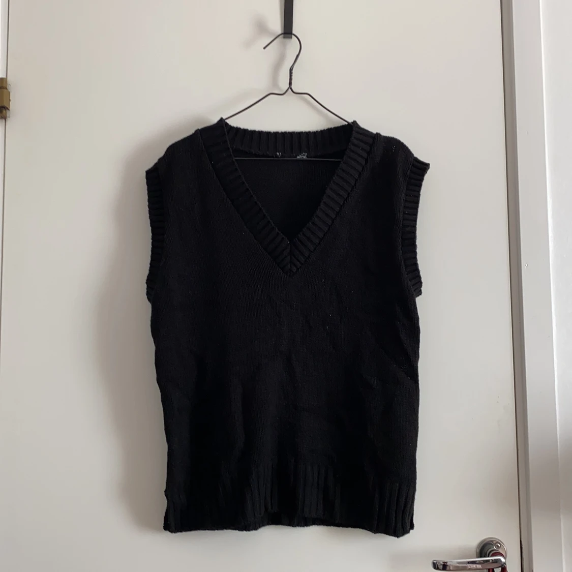 Trendig svart väst  - 91