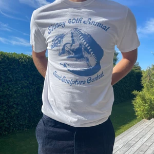 Stussy t-shirt - Stussy t-shirt, knappt använd, jättebra skick. Nypris 500kr, själes för 300kr. Köparen står för frakten 