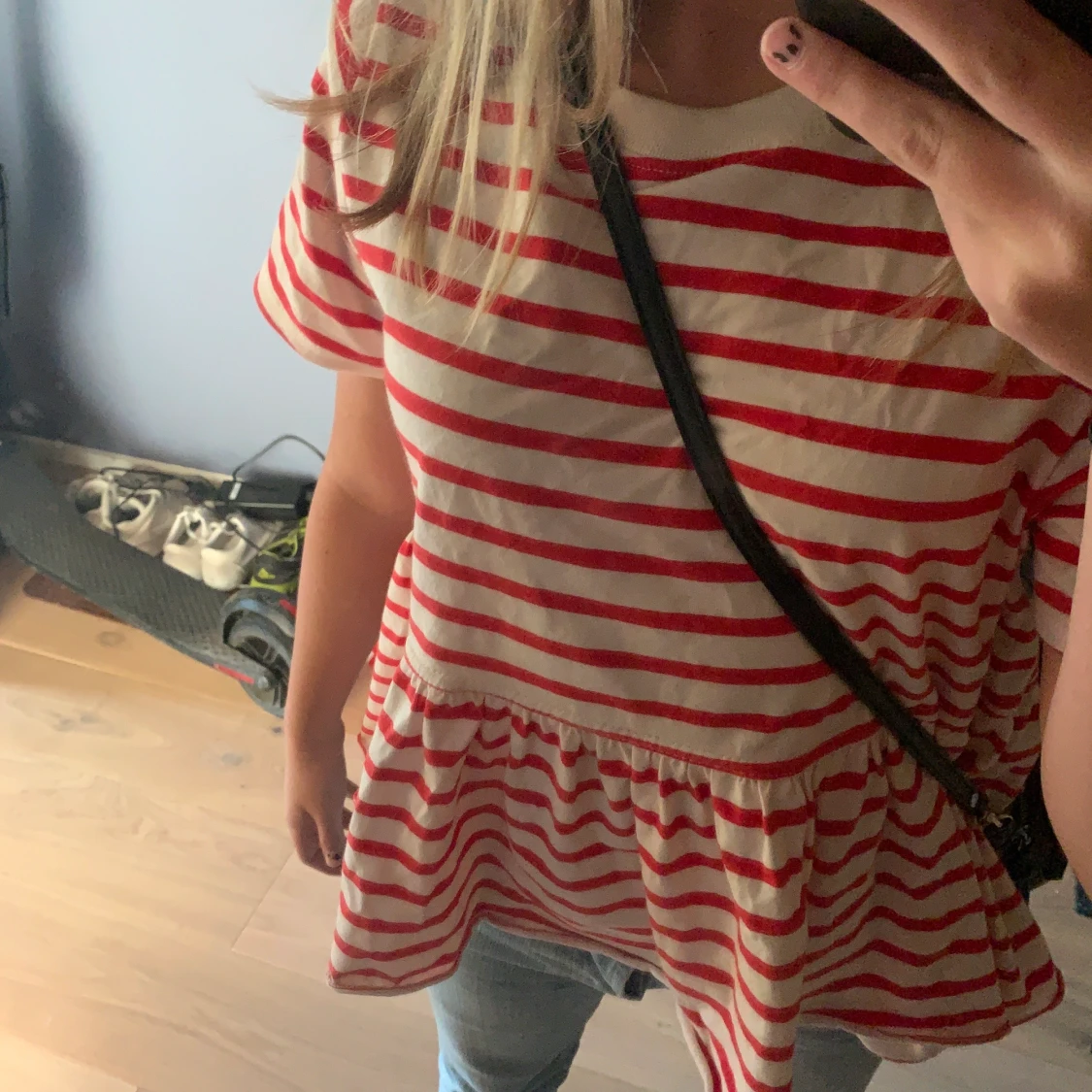 Randig tröja med volang 