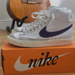 blazers - säljer mina sjukt snygga blazer skor! använt få tal gånger 💜 köpte för 1100kr!