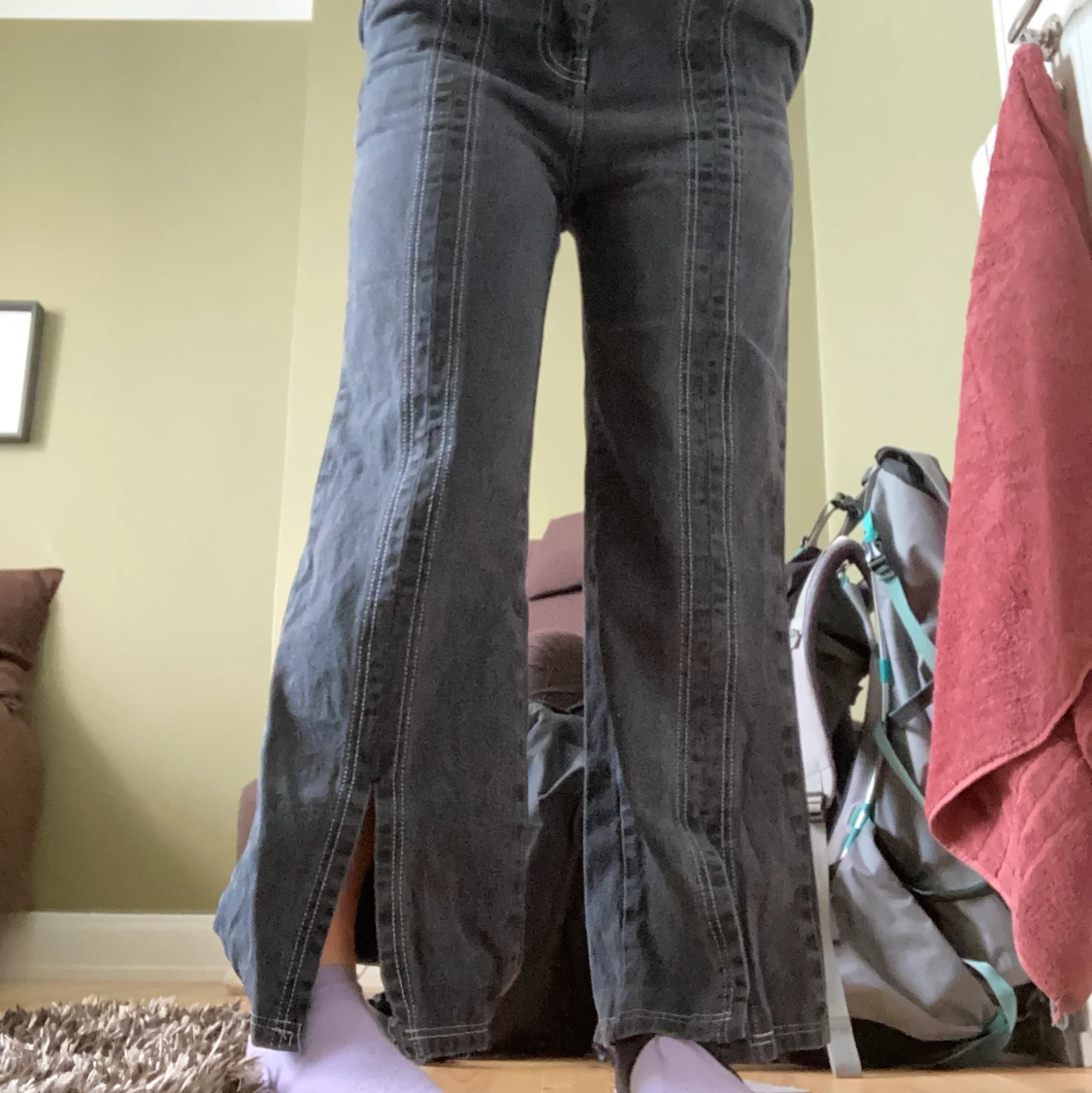 Mörka jeans med vit söm - 90