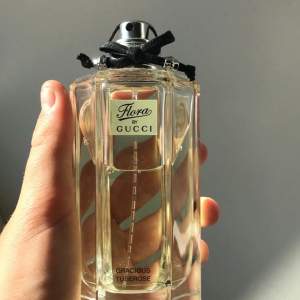 en nästan helt oanvänd parfym från gucci