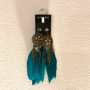 Örhängen - Fina örhängen som aldrig kommit till användning! Köpta i Japan (Koreatown). Köparen står för frakt 💕