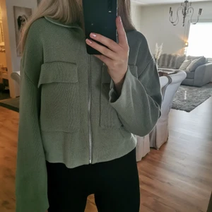 Jacka/cardigan - Tjock stickad cardigan/jacka använd 1 gång