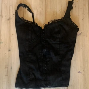 Korsett  - Asås världens finaste korsett från gintaricot! Passar så bra till fest! 