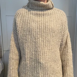 Beige oversized stickad NA-KD - Beige stickad tröja oversized från NA-KD, bra skick i st xs 